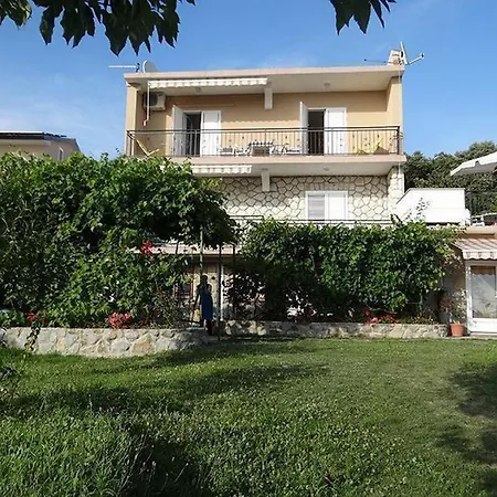 Apartment 3 *